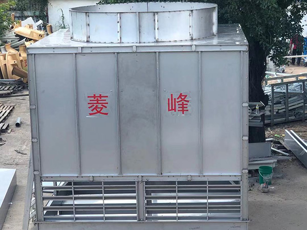 顶出风冷却塔